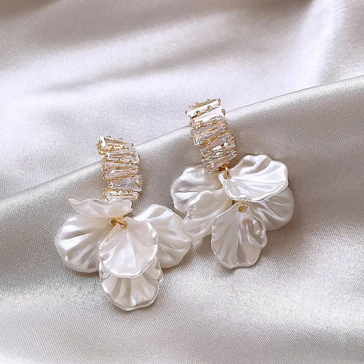 Korean White Shell Flower Drop Earrings