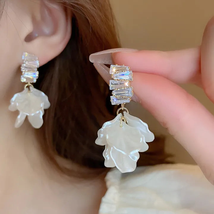 Korean White Shell Flower Drop Earrings